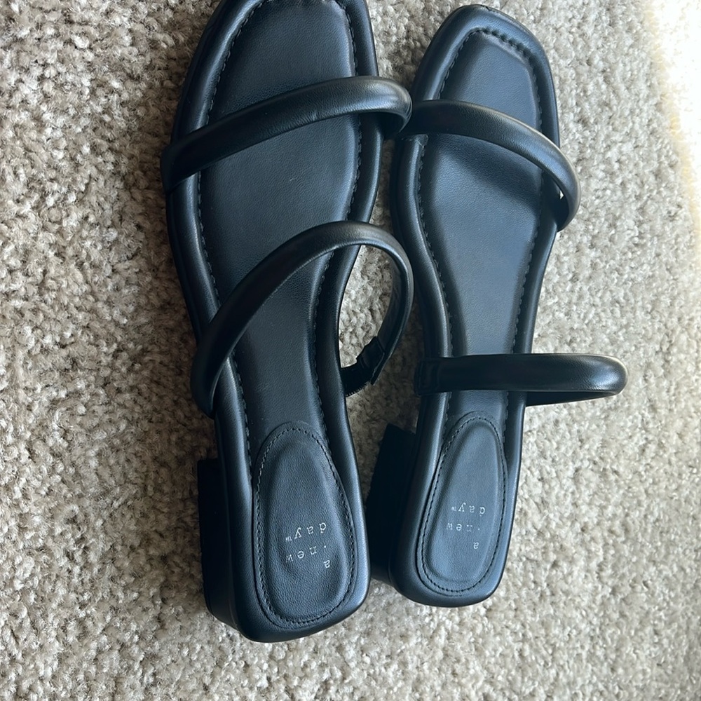 Used sandals, size 8.5